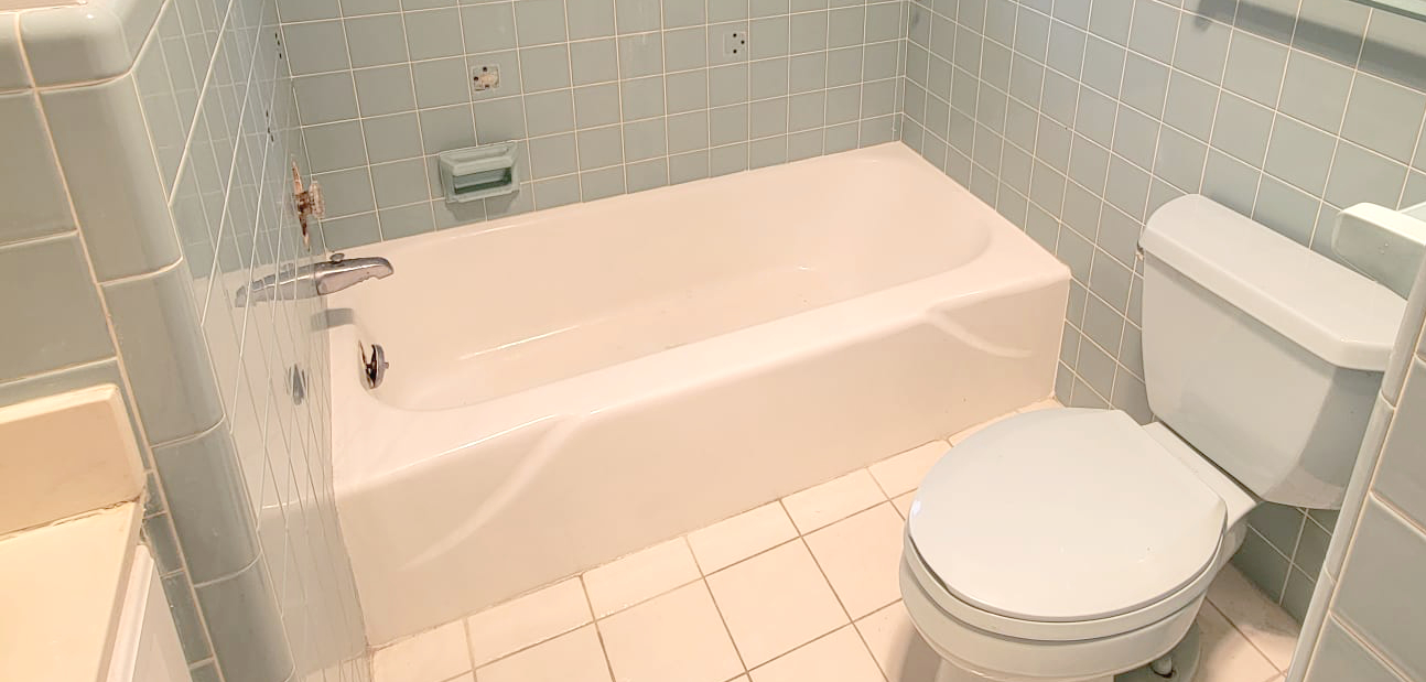 Before Bathtub Restoration Through Refinishing